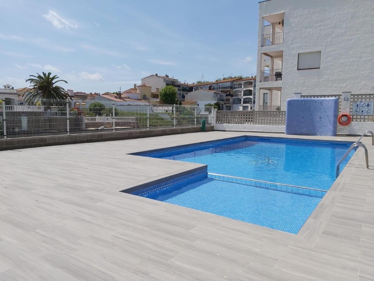 Apartament Amb Piscina エンプリアブラバ エクステリア 写真
