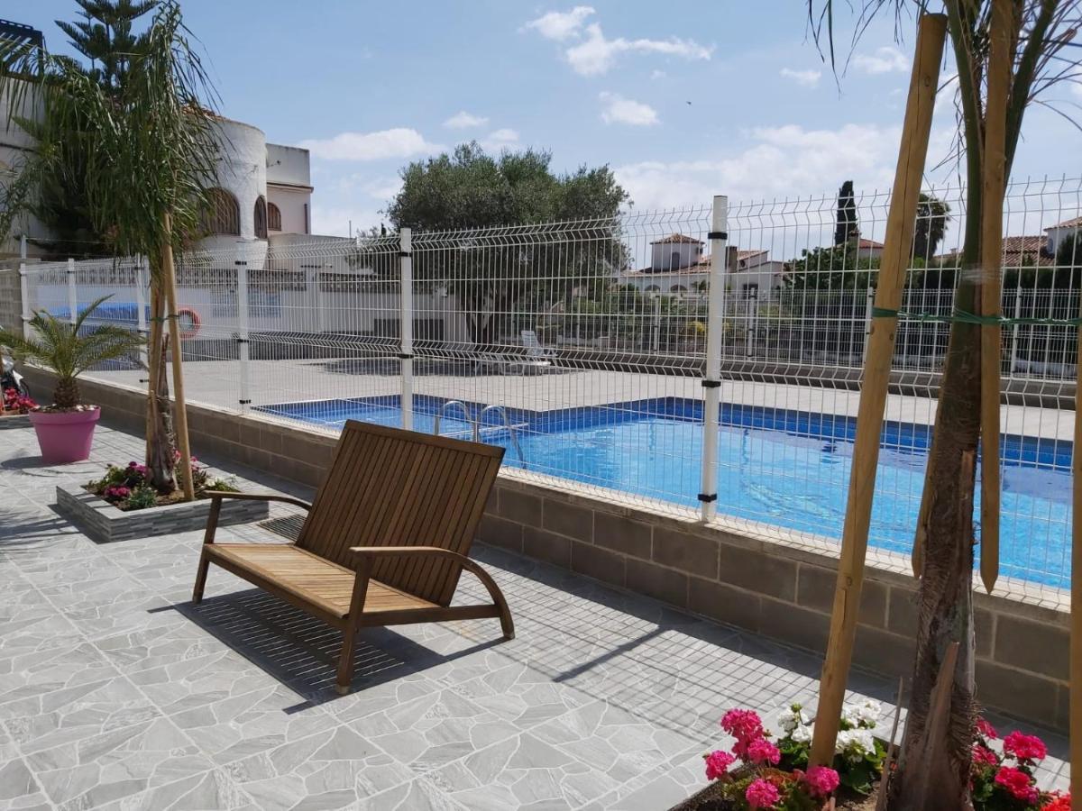 Apartament Amb Piscina エンプリアブラバ エクステリア 写真