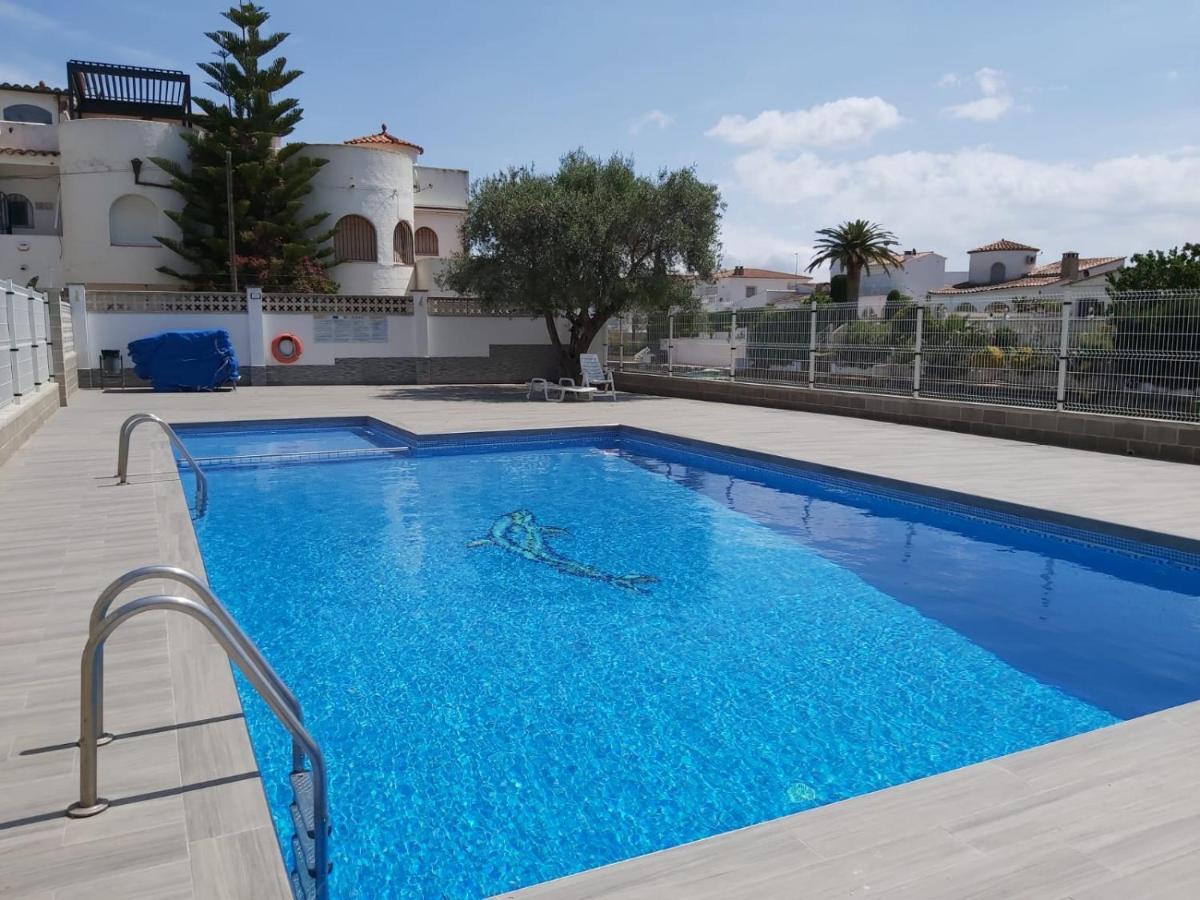 Apartament Amb Piscina エンプリアブラバ エクステリア 写真
