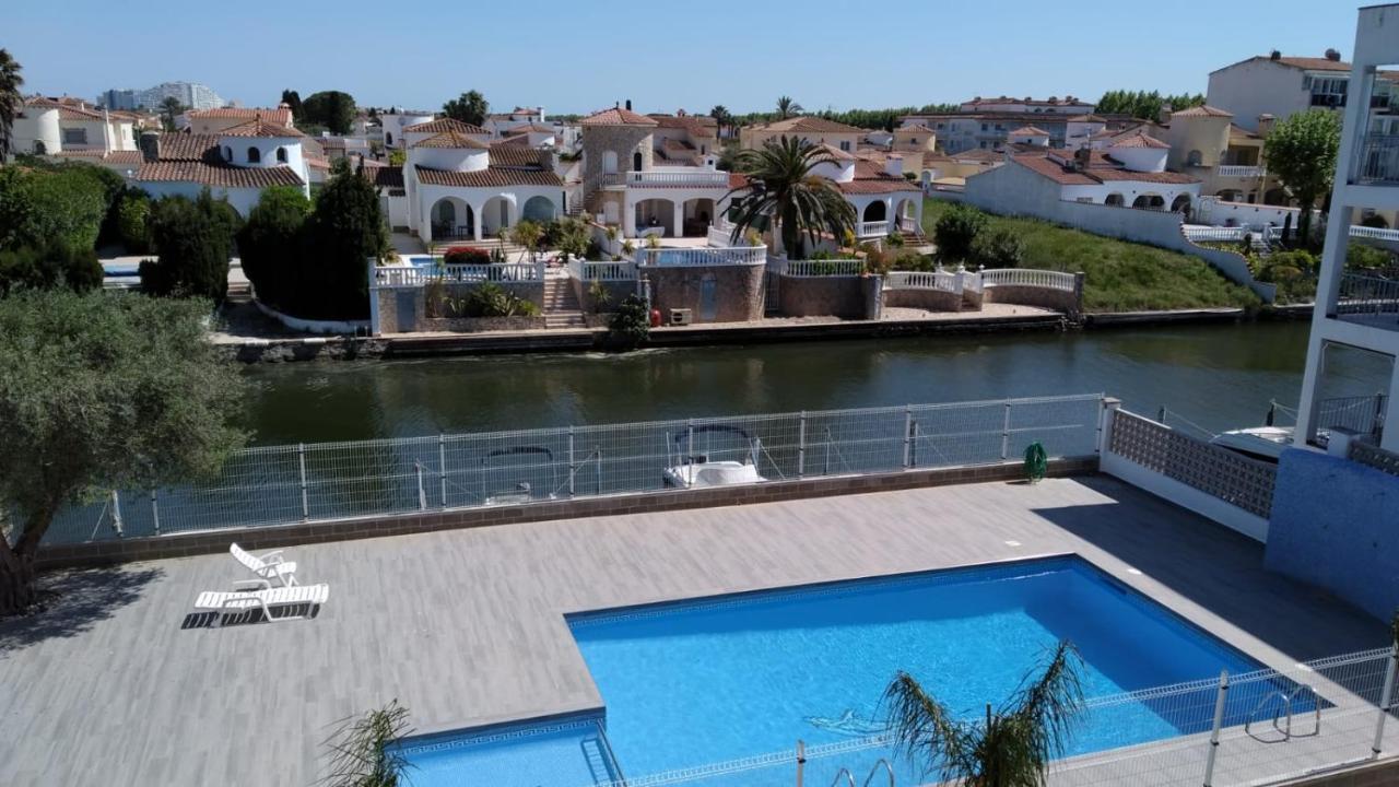 Apartament Amb Piscina エンプリアブラバ エクステリア 写真