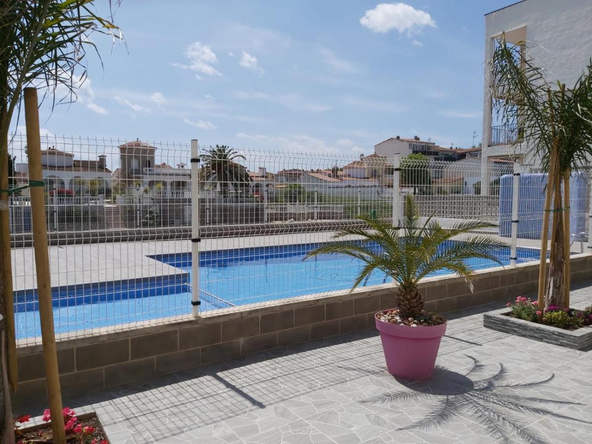 Apartament Amb Piscina エンプリアブラバ エクステリア 写真